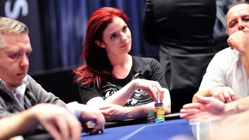 ClubGG教你利用馬腳判斷對手的底牌強弱 ClubGG 美女牌手