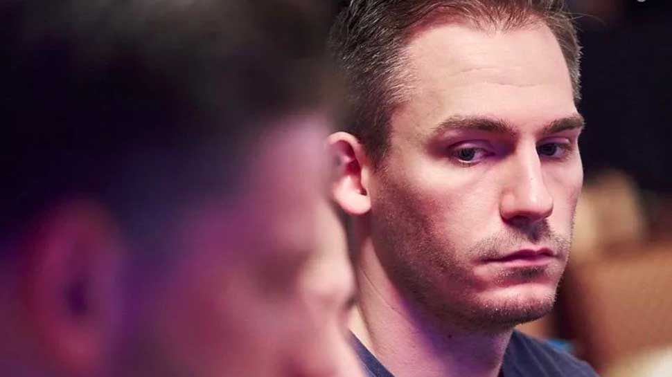 ClubGG告訴你在小盲位置游戲的三個小技巧 ClubGG 撲克牌手