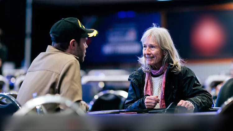 撲克媽媽June Jenkins 的故事：“我正在實現我的夢想”