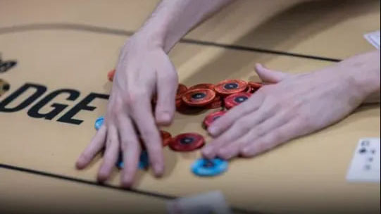 德州撲克線(xiàn)下低級(jí)別常規(guī)局 “黃金法則”助你征服全場(chǎng)